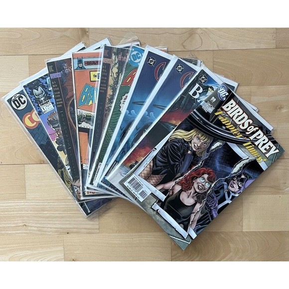 Lot of 10 Comics Batman, Vampirella, Books of Magic, DC and Others, Mixed Lot - Picture 2 of 12